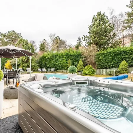 Sky View Cinema, Piscine,