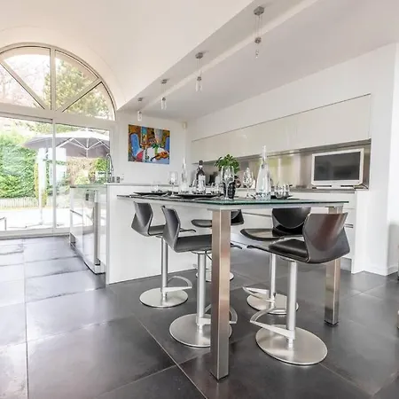 Sky View Cinema, Piscine, *