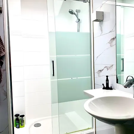 Sky View Cinema, Piscine, *