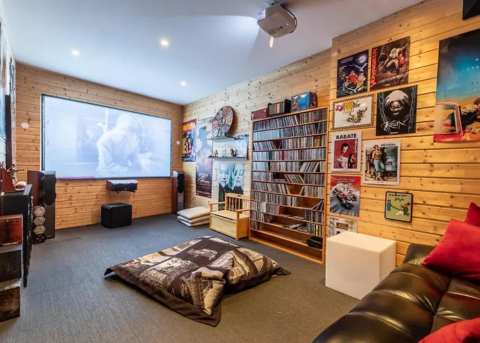 Sky View Cinema, Piscine, *