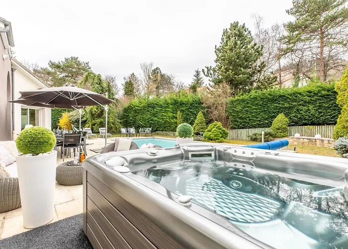 Sky View Cinema, Piscine,